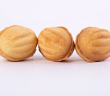 Орешки с варёной сгущёнкой