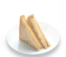 Мультизлаковый сэндвич с моцареллой и ветчиной