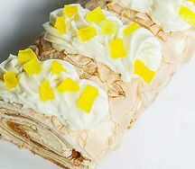 Меренговый рулет Манго-маракуйя