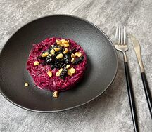 Салат Свекла с грецким орехом и черносливом