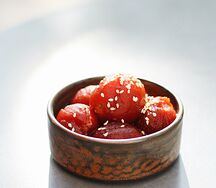 Черри кимчхи с жареным кунжутом