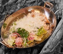 Салат с куриным бедром