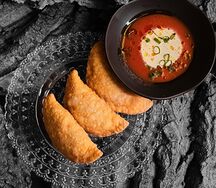 Чебуреки с камчатским крабом и соусом из печеных томатов