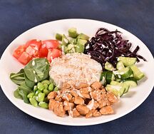 Боул на основе риса с курицей