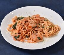 Паста с креветками и шпинатом