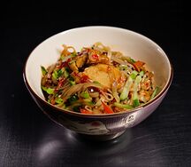 Удон с цыпленком и соусом сладкий Чили