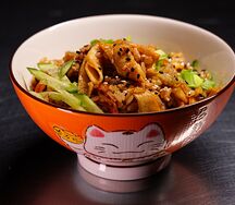 Рис с жареным яйцом и овощами
