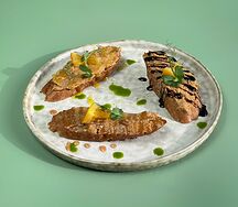 Брускетты с пате из кабана