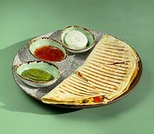 Кесадилья с цыплёнком