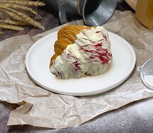 Круассан сливочный с джус-боллами 