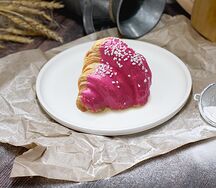 Круассан сливочный с малиной