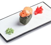 Гункан спайси с лососем 