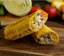 Шаурма из курицы в сырном лаваше 