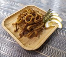 Кальмары в сметанном соусе