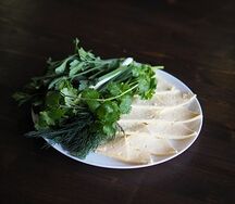 Сыр и зелень