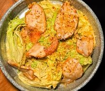 Легкий салат с курицей