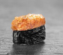 Гункан с окунем