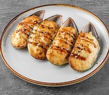 Запеченный мидии сырные