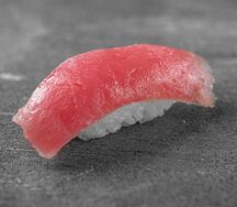 Суши с тунцом