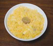 Салат с курицей и грибами