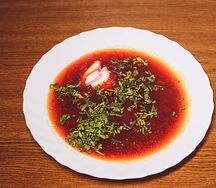 Борщ с капустой, картофелем и сметаной