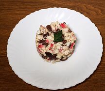 Салат из крабовых палочек с фасолью