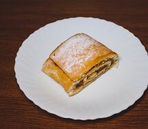 Рулет бисквитный с повидлом