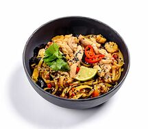 Вок с лапшой и курицей