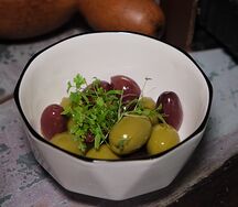 Оливки и маслины в цитрусовом маринаде