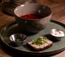 Борщ с вишней и уткой конфи