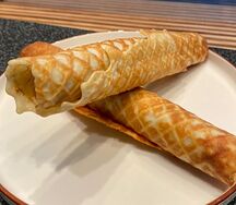 Вафельная трубочка со сгущенкой 