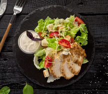 Салат Цезарь с курицей