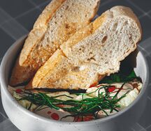 Омлет с сыром страчателла и муссом из белых грибов