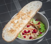 Хумус с гранатом и чиабаттой