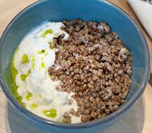 Гречка с муссом из пармезана и зеленым маслом 