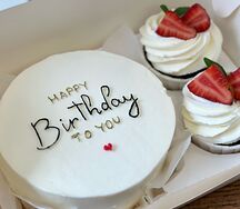 Комбо-набор: Бенто-торт и капкейки Happy Birthday