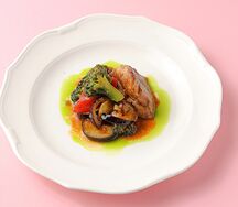 Индейка конфи с овощами в соусе манго-чили