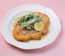 Шницель из индейки с пармезаном и соусом из каперсов