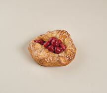 Слойка с малиной