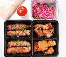 Большая тарелка мяса для всей семьи