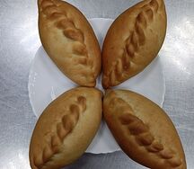 Пирожок с зелёным луком и яйцом 