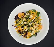 Салат с креветками и грушей 