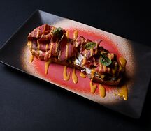 Брускетта с ростбифом и огурцами по-корейски 