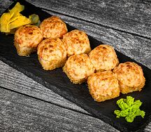 Запеченный ролл с лососем и снежным крабом