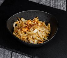 Вок с коктейльной креветкой и кальмаром