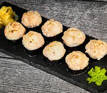 Запеченный ролл с брынзой и лососем