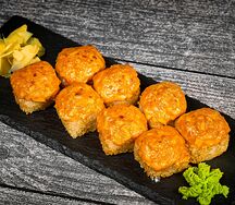 Запеченный ролл с курицей и снежным крабом