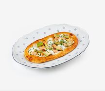 Лепешка с лососем и авокадо 