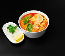 Том ям с морепродуктами