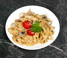 Паста с грибами и курицей